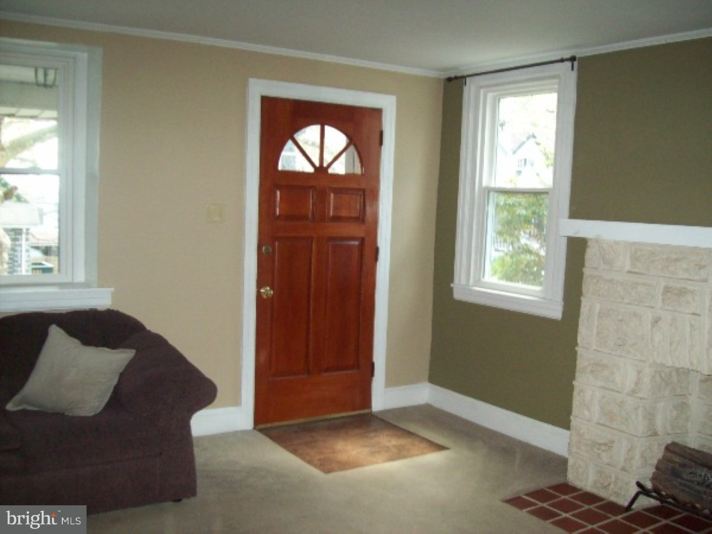 108 Harvin Road Upper Darby, PA 19082 - Photo 2 of 25 Living Room