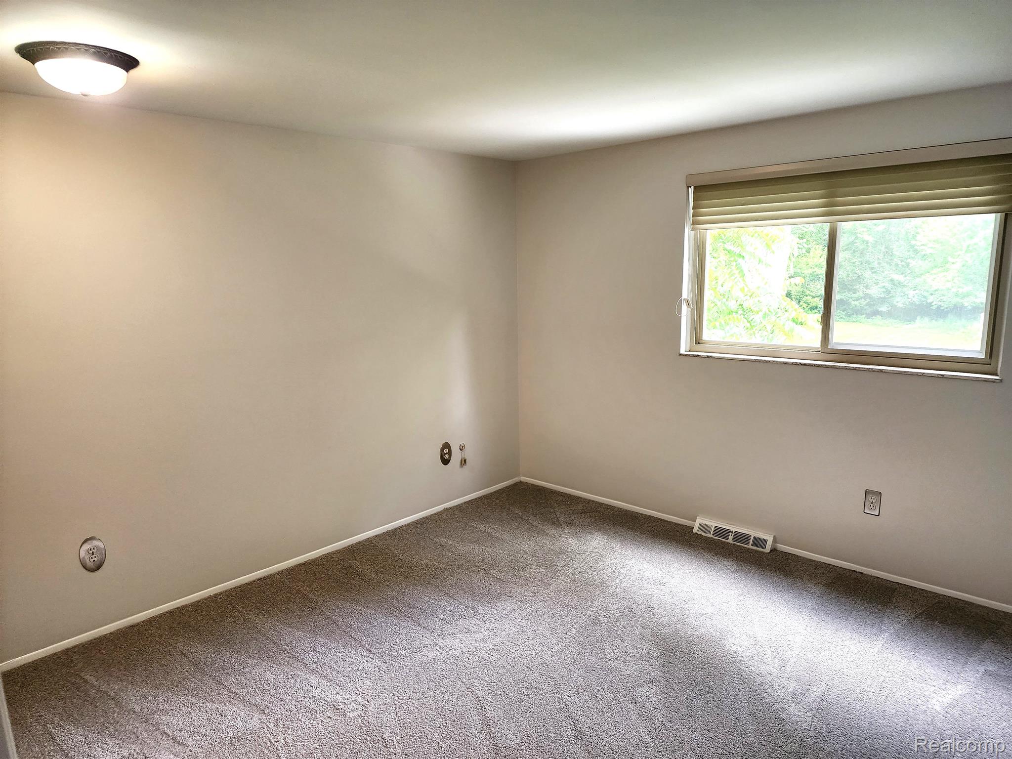 2495 Hickory Lawn Road Rochester, MI 48307 - Photo 8 of 10 Gallery Image 8