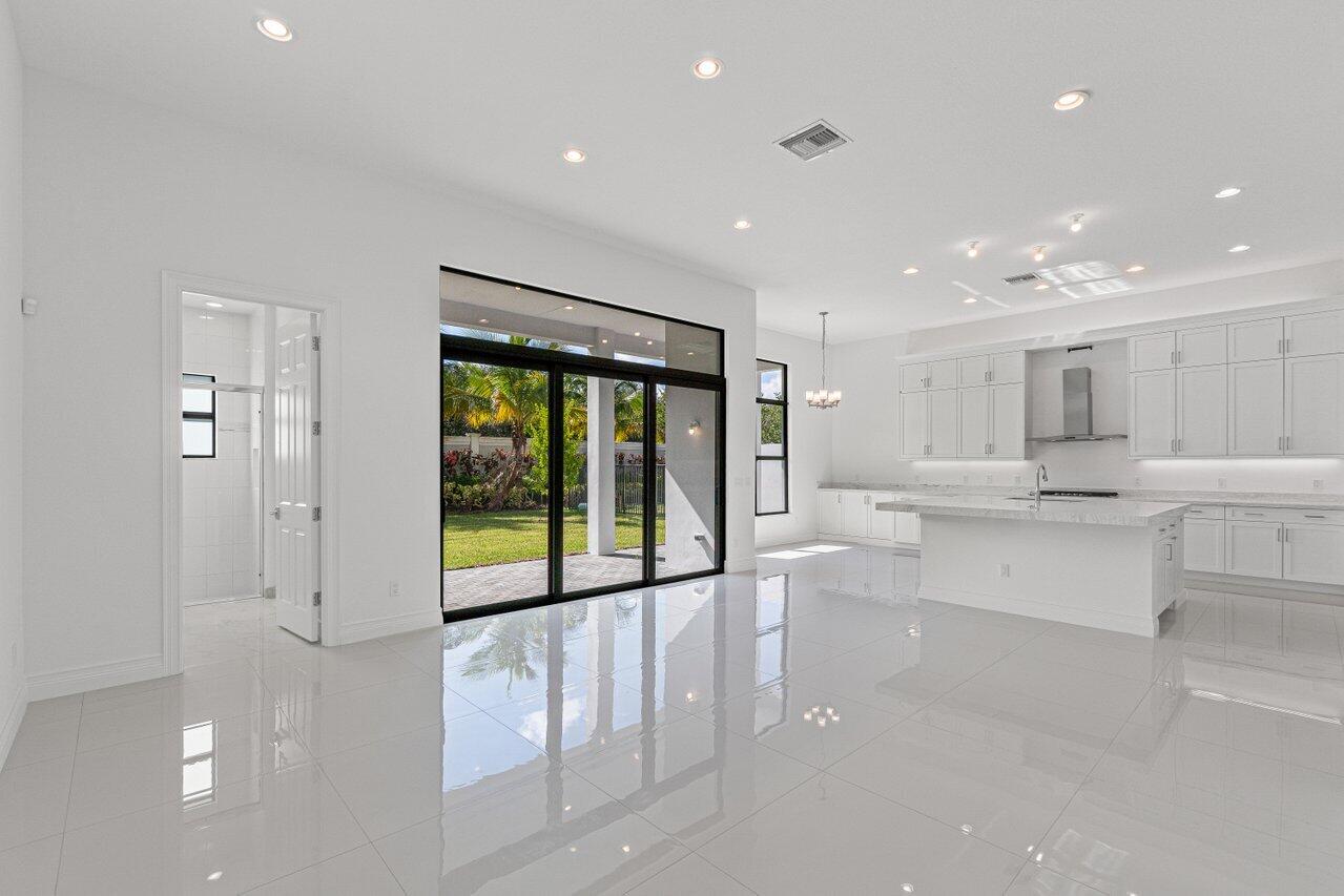 9042 Dulcetto Court Boca Raton, FL 33496 - Photo 12 of 43 018-9042DulcettoCourt-BocaRaton-FL-33496