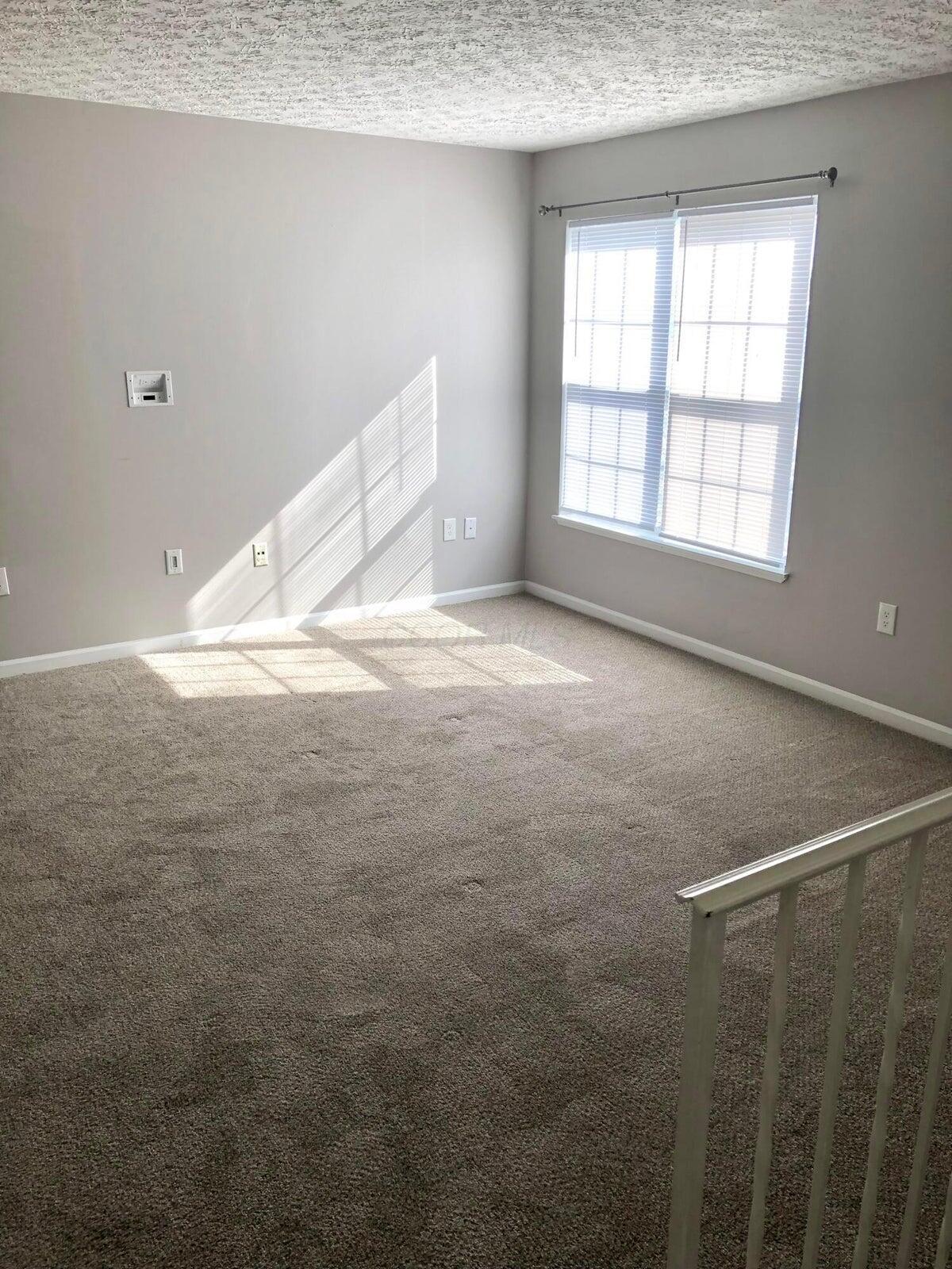5542 Garden Ridge Columbus, OH 43228 - Photo 4 of 13 Family Room