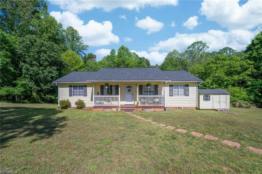 379 Robbins Road Winston-Salem, NC 27107 - Photo 1 of 33 Gallery Image 1