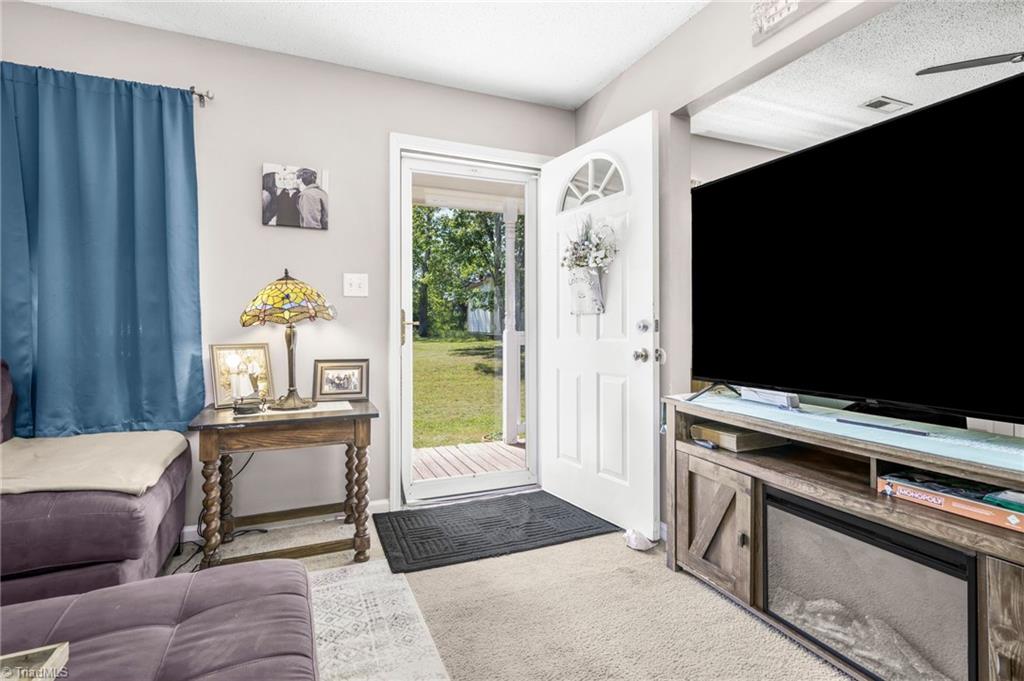 379 Robbins Road Winston-Salem, NC 27107 - Photo 2 of 33 Gallery Image 2