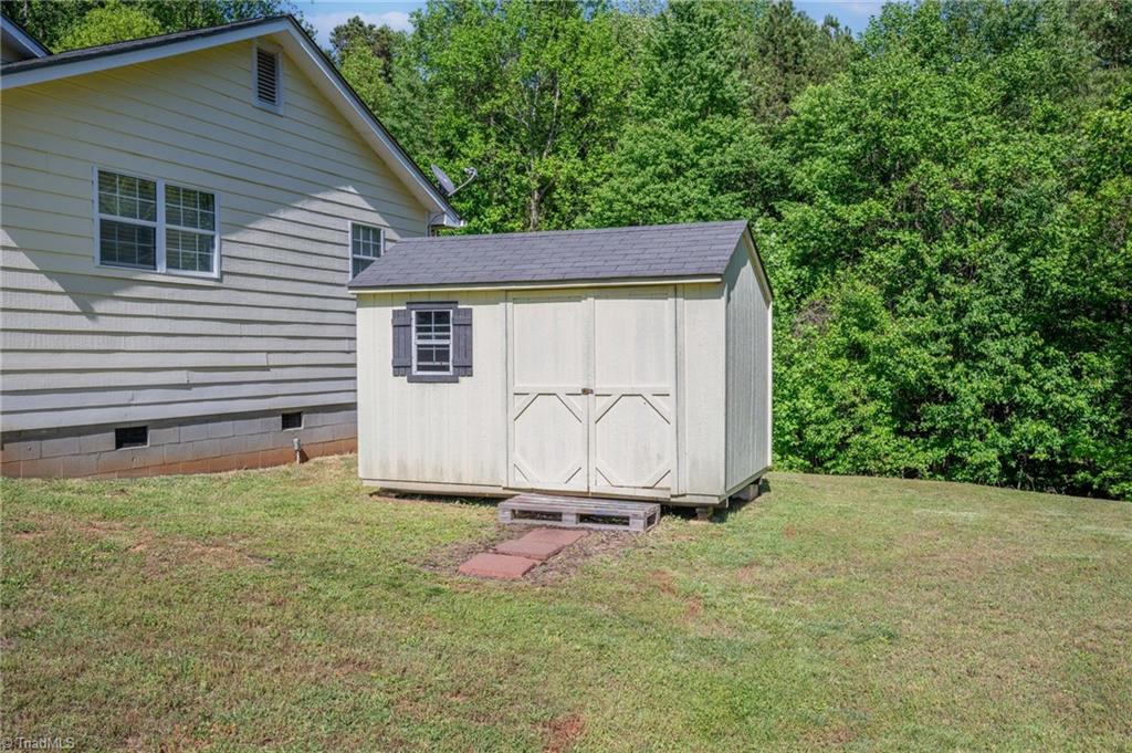 379 Robbins Road Winston-Salem, NC 27107 - Photo 29 of 33 Gallery Image 29