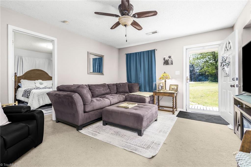379 Robbins Road Winston-Salem, NC 27107 - Photo 3 of 33 Gallery Image 3