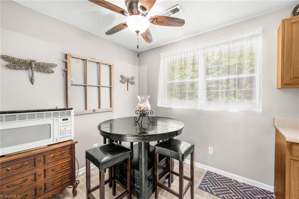 379 Robbins Road Winston-Salem, NC 27107 - Photo 5 of 33 Gallery Image 5