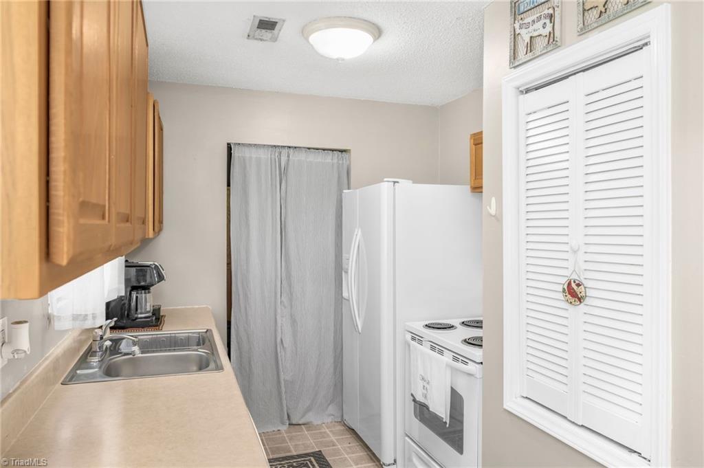 379 Robbins Road Winston-Salem, NC 27107 - Photo 8 of 33 Gallery Image 8