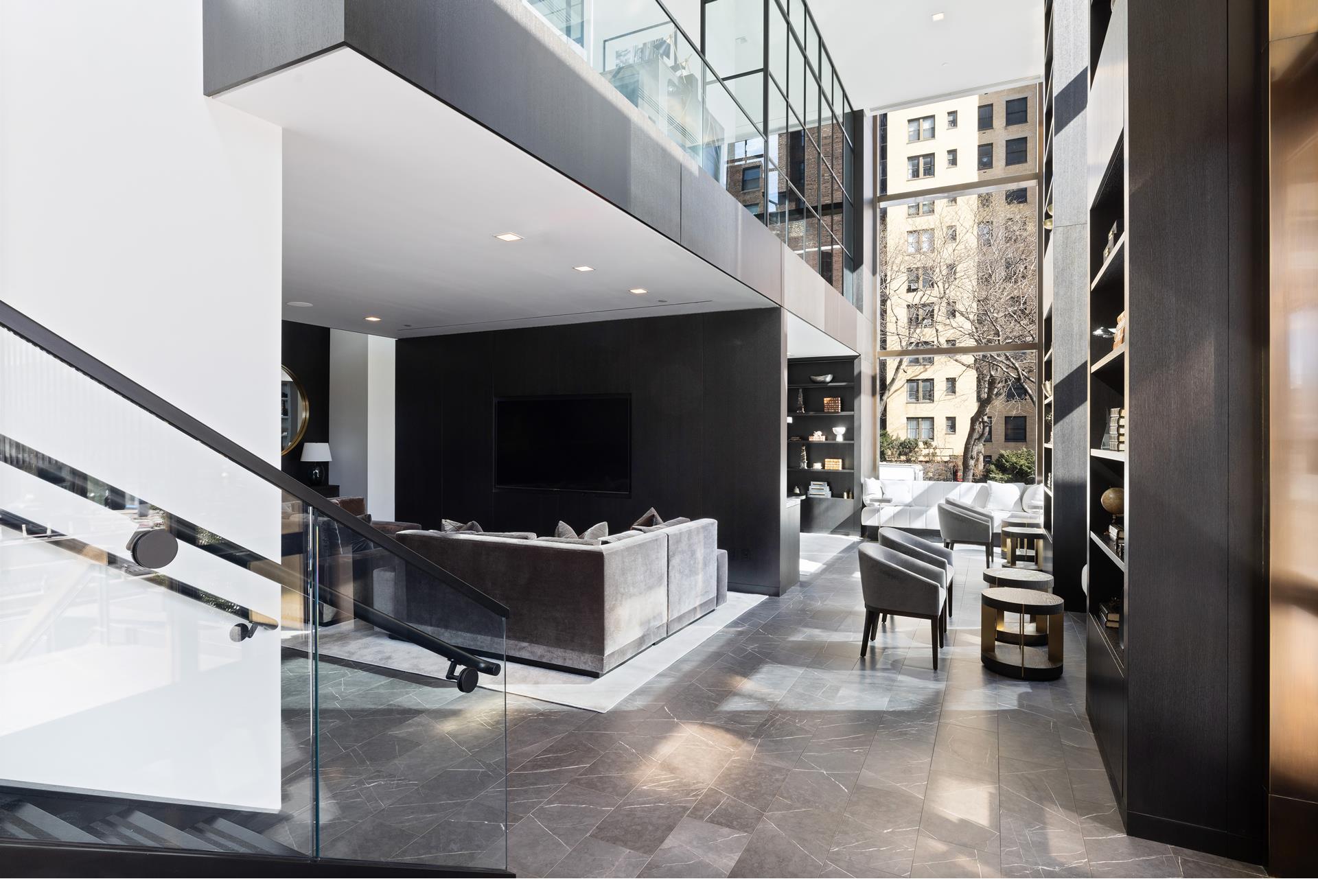 845 United Nations Plaza, Unit 57B Manhattan, NY 10017 - Photo 19 of 20