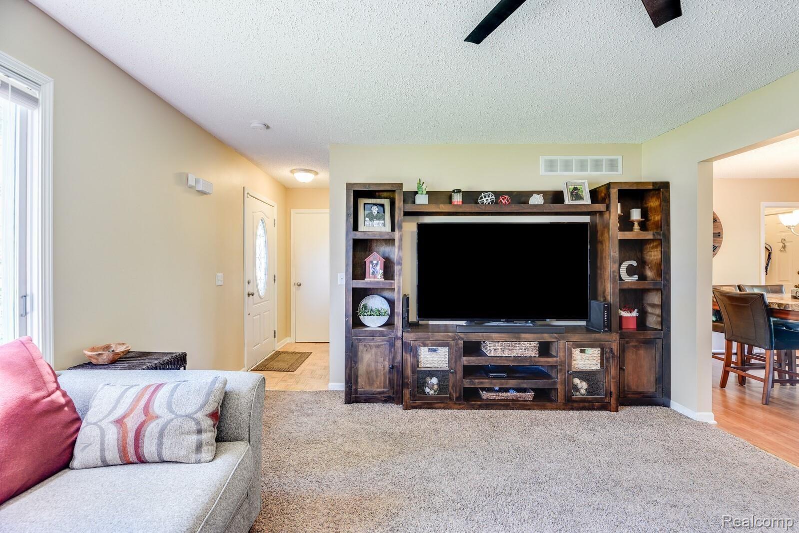 25775 South River Road Harrison Township, MI 48045 - Photo 6 of 29 06__DSC7545_mls.jpg