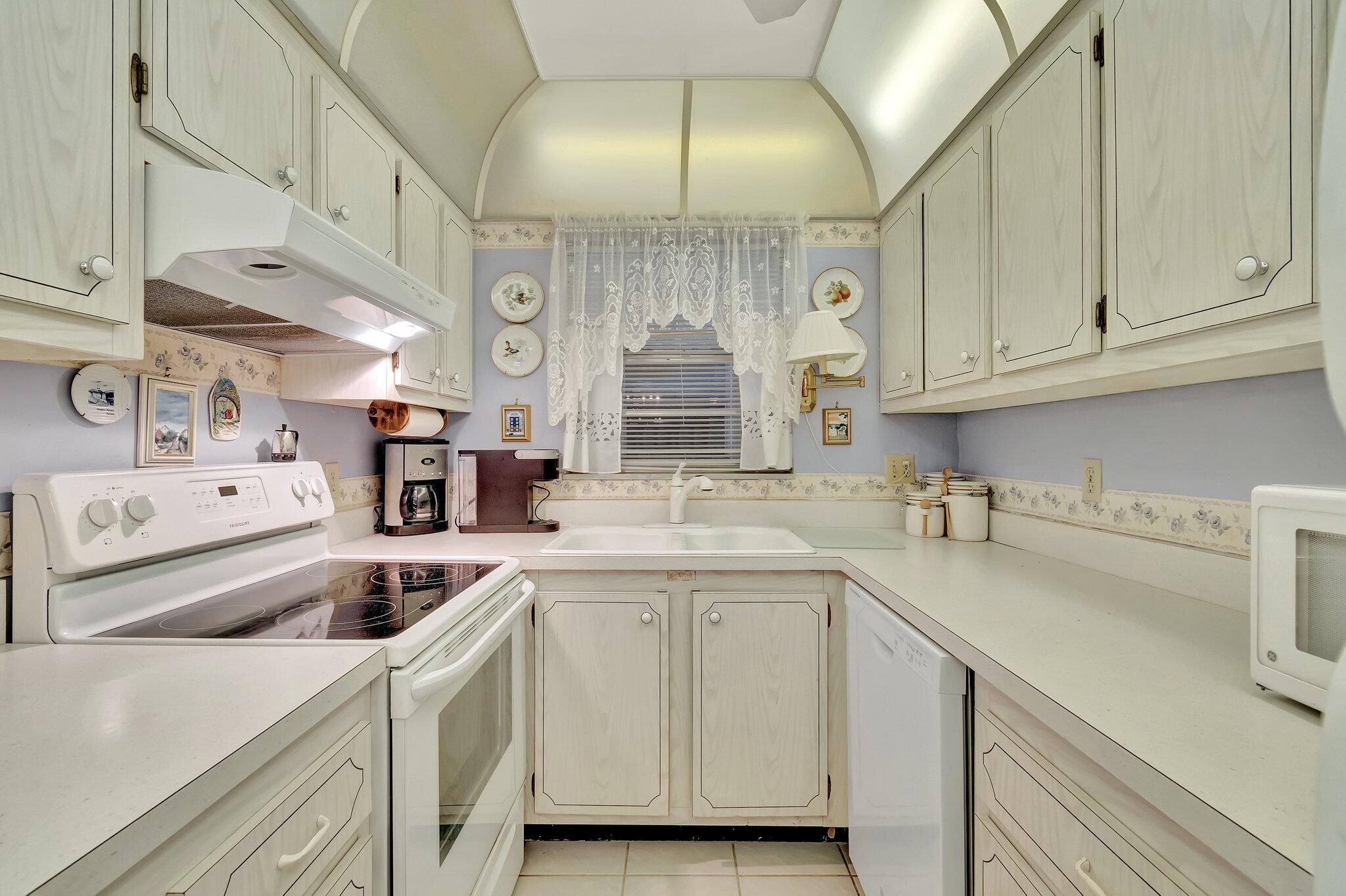 1050 Northwest 13th Street, Unit 283D Boca Raton, FL 33486 - Photo 14 of 46 21-web-or-mls-DSC_2347