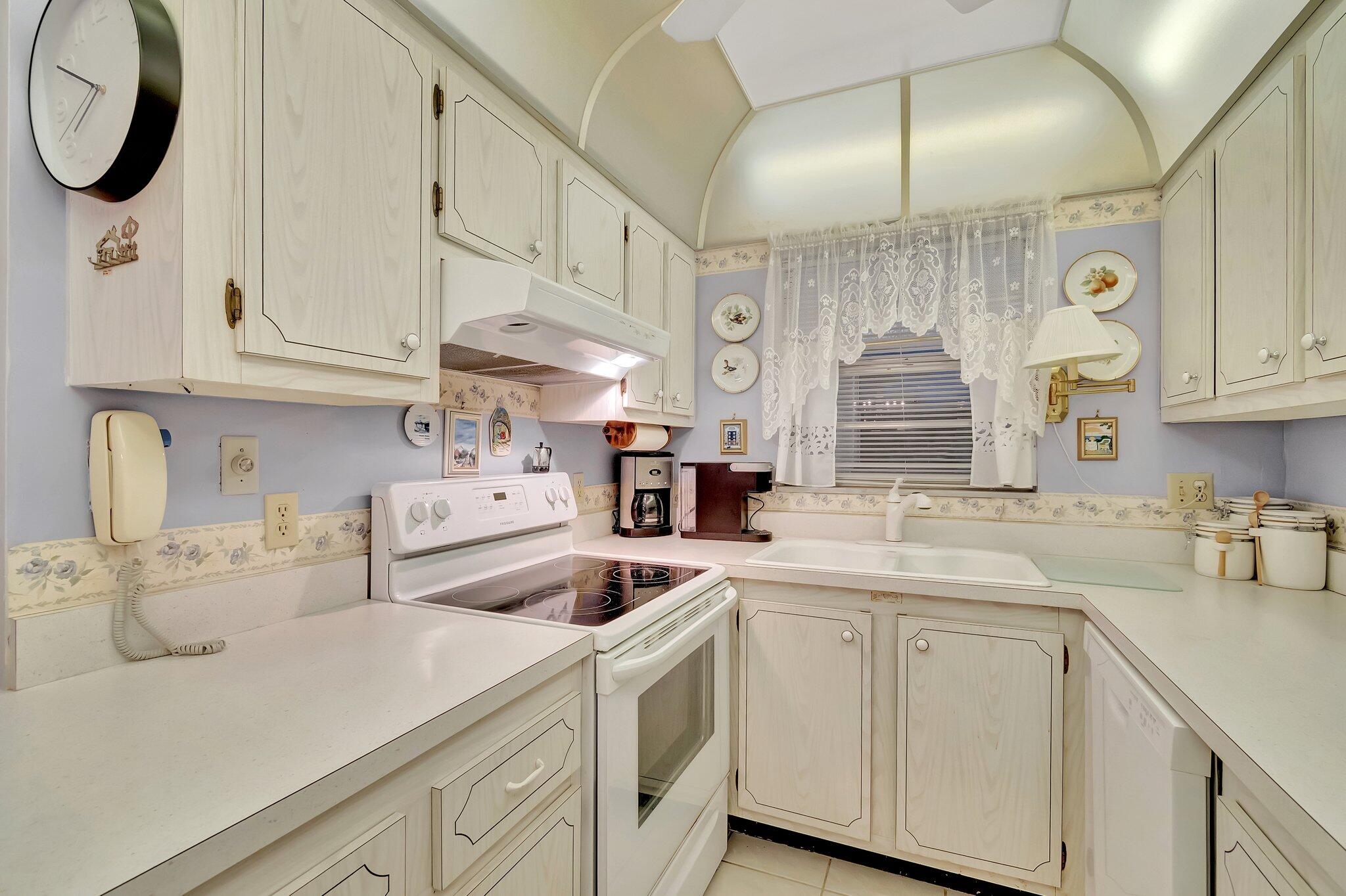 1050 Northwest 13th Street, Unit 283D Boca Raton, FL 33486 - Photo 18 of 46 20-web-or-mls-DSC_2342