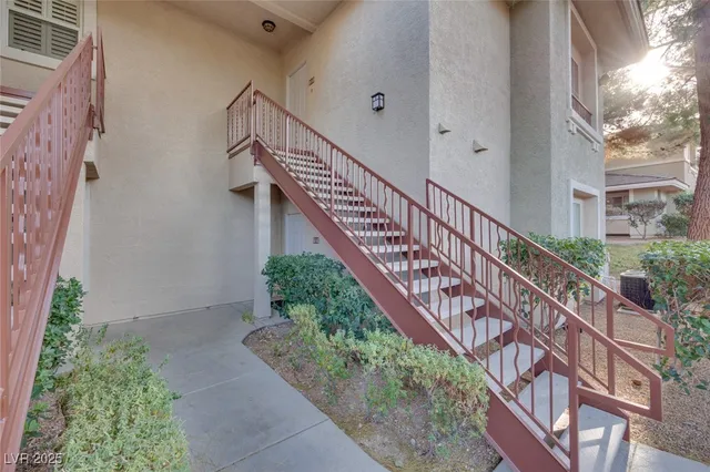 $1,895 | 1008 Domnus Lane, Unit 201, Las Vegas, NV 89144