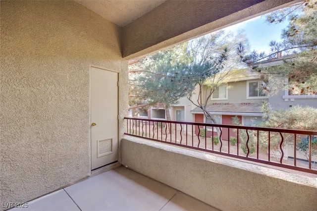 $1,895 | 1008 Domnus Lane, Unit 201, Las Vegas, NV 89144
