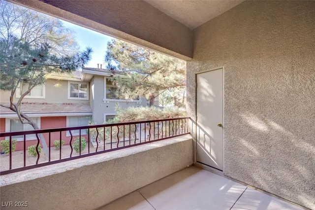 $1,895 | 1008 Domnus Lane, Unit 201, Las Vegas, NV 89144
