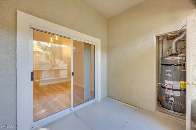 $1,895 | 1008 Domnus Lane, Unit 201, Las Vegas, NV 89144