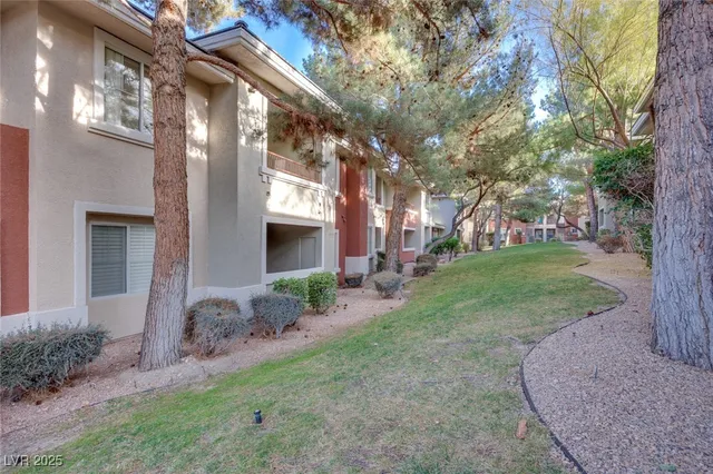 $1,895 | 1008 Domnus Lane, Unit 201, Las Vegas, NV 89144