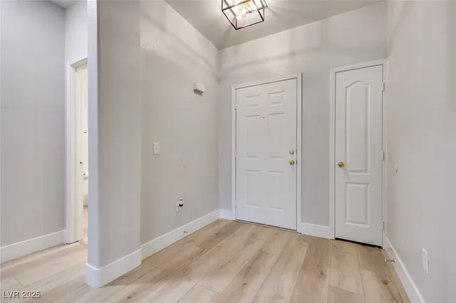 $1,895 | 1008 Domnus Lane, Unit 201, Las Vegas, NV 89144