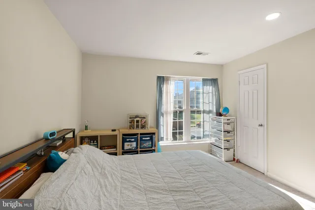 $425,000 | 6905 Keyser Way, Alexandria, VA 22310