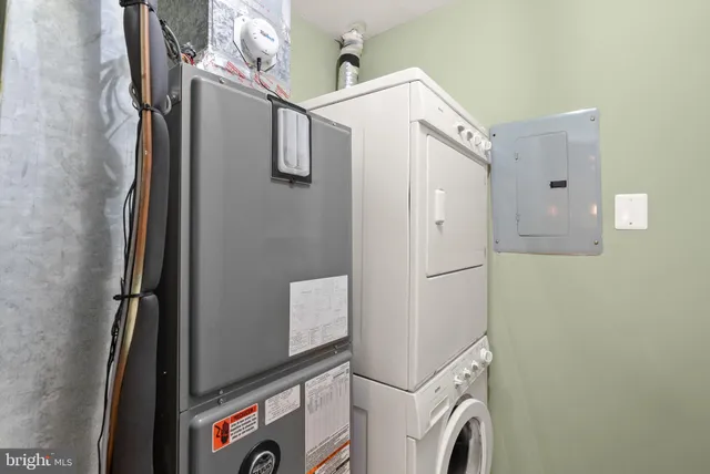 $425,000 | 6905 Keyser Way, Alexandria, VA 22310