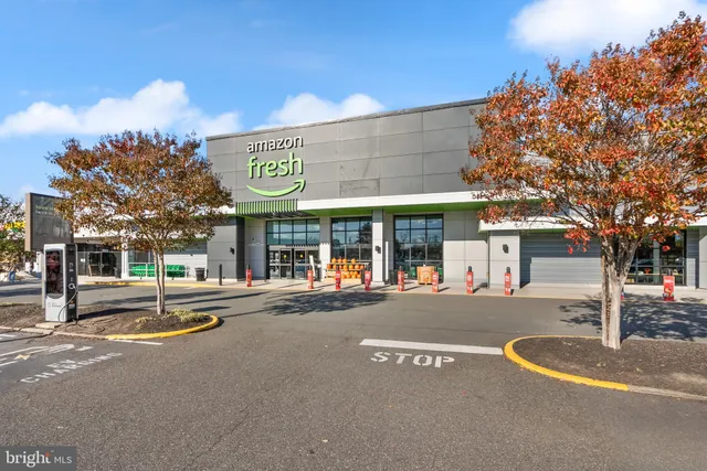 $425,000 | 6905 Keyser Way, Alexandria, VA 22310