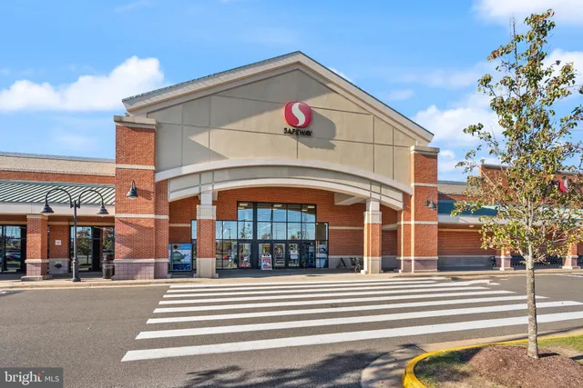 $425,000 | 6905 Keyser Way, Alexandria, VA 22310