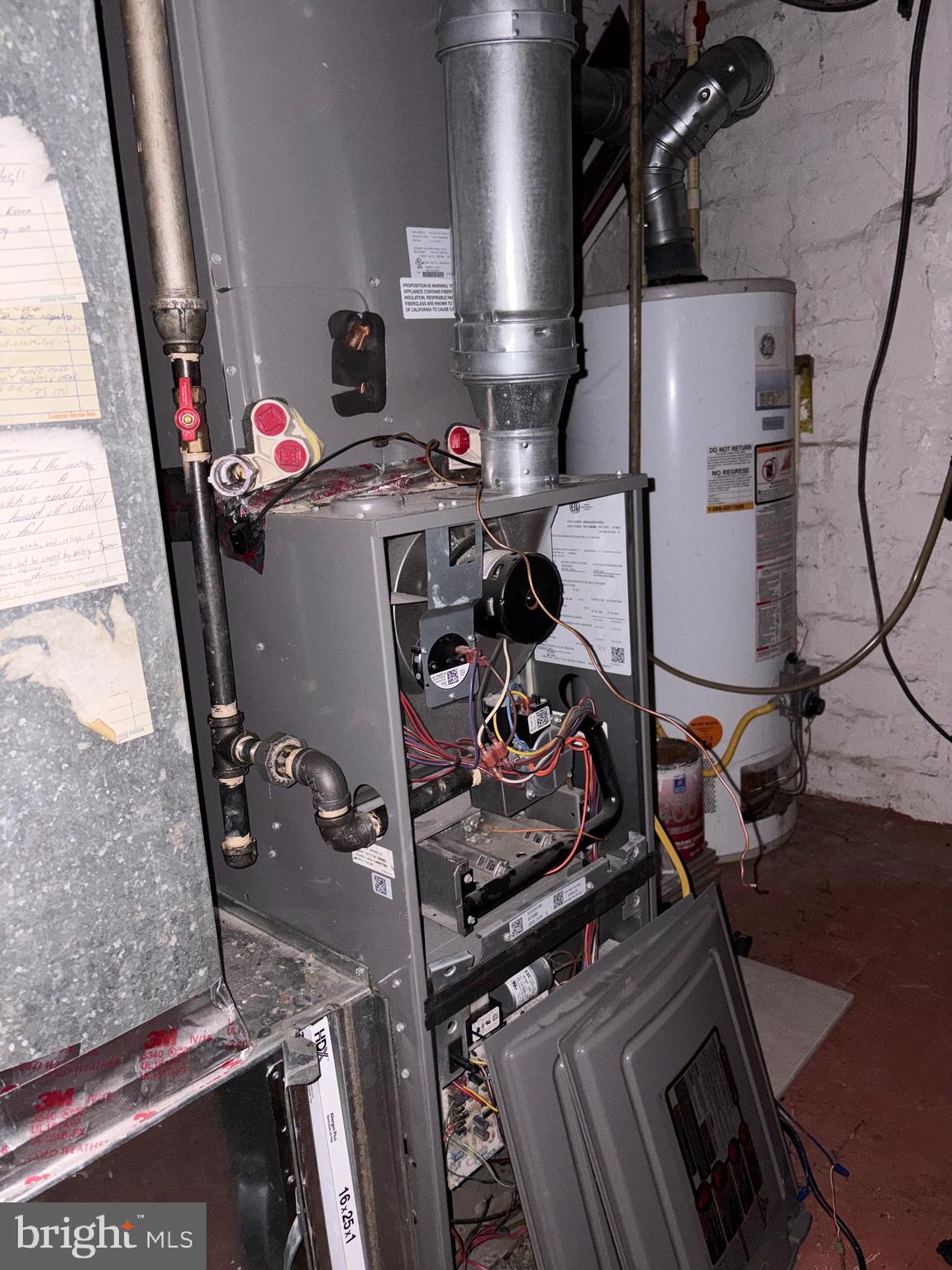 3413 Noble Street Baltimore, MD 21224 - Photo 37 of 43 a room with musical instruments