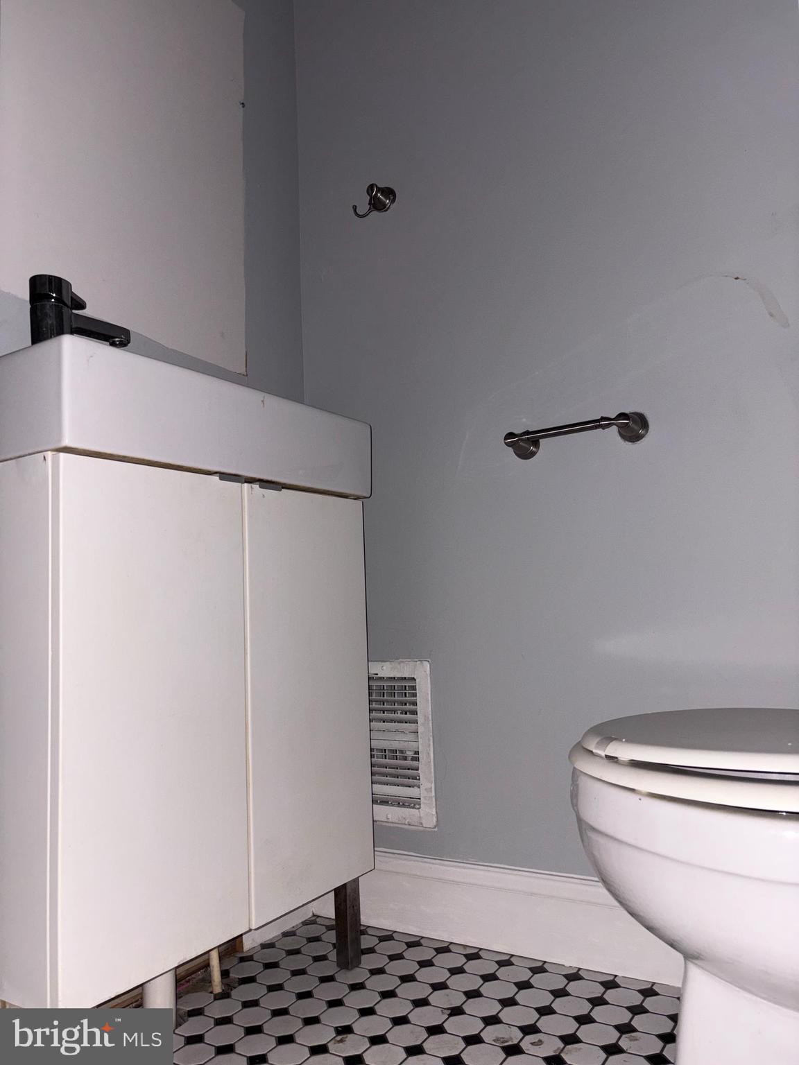 3413 Noble Street Baltimore, MD 21224 - Photo 5 of 43