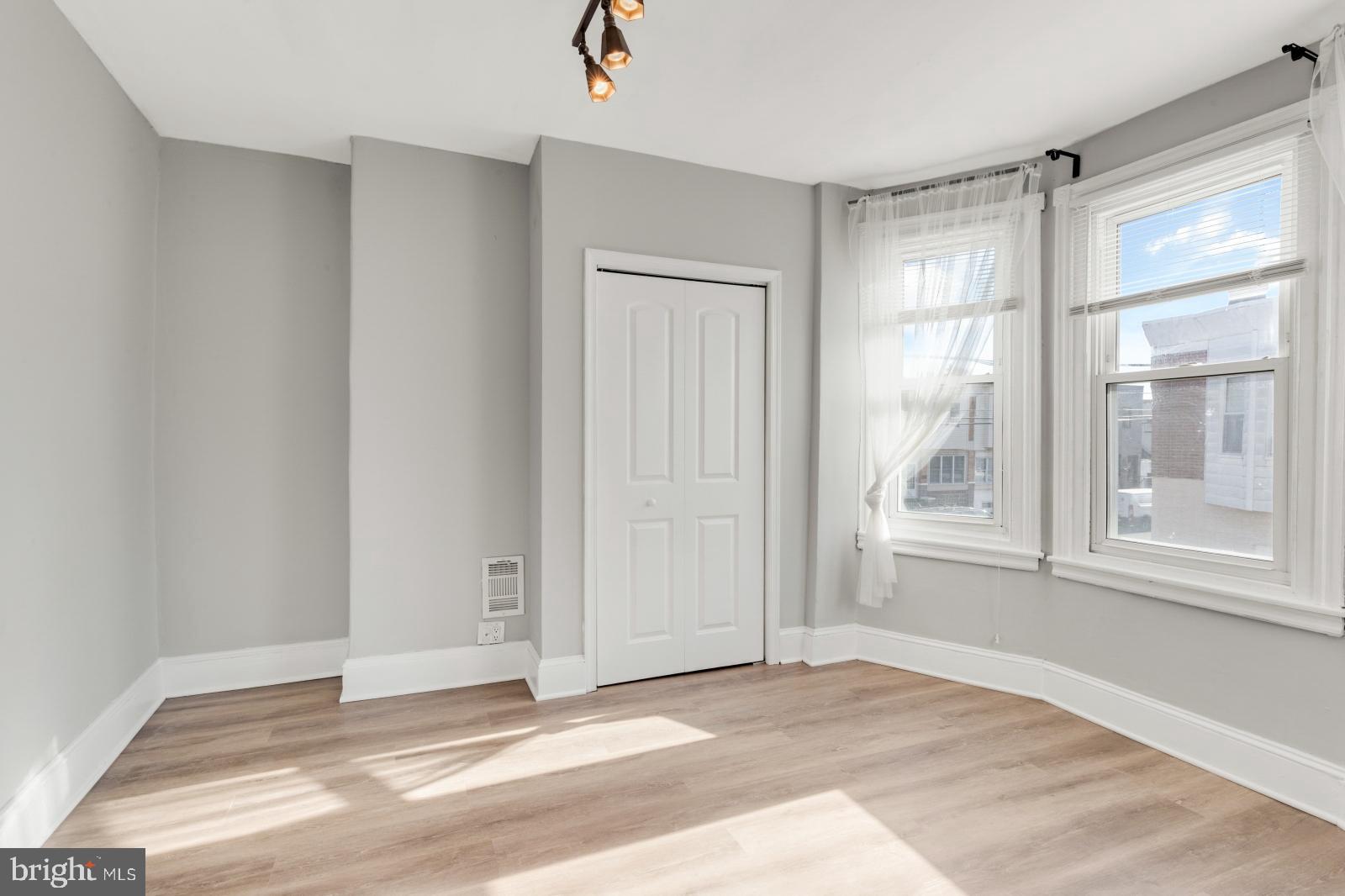 103 Daly Street Philadelphia, PA 19148 - Photo 14 of 23 an empty room with window