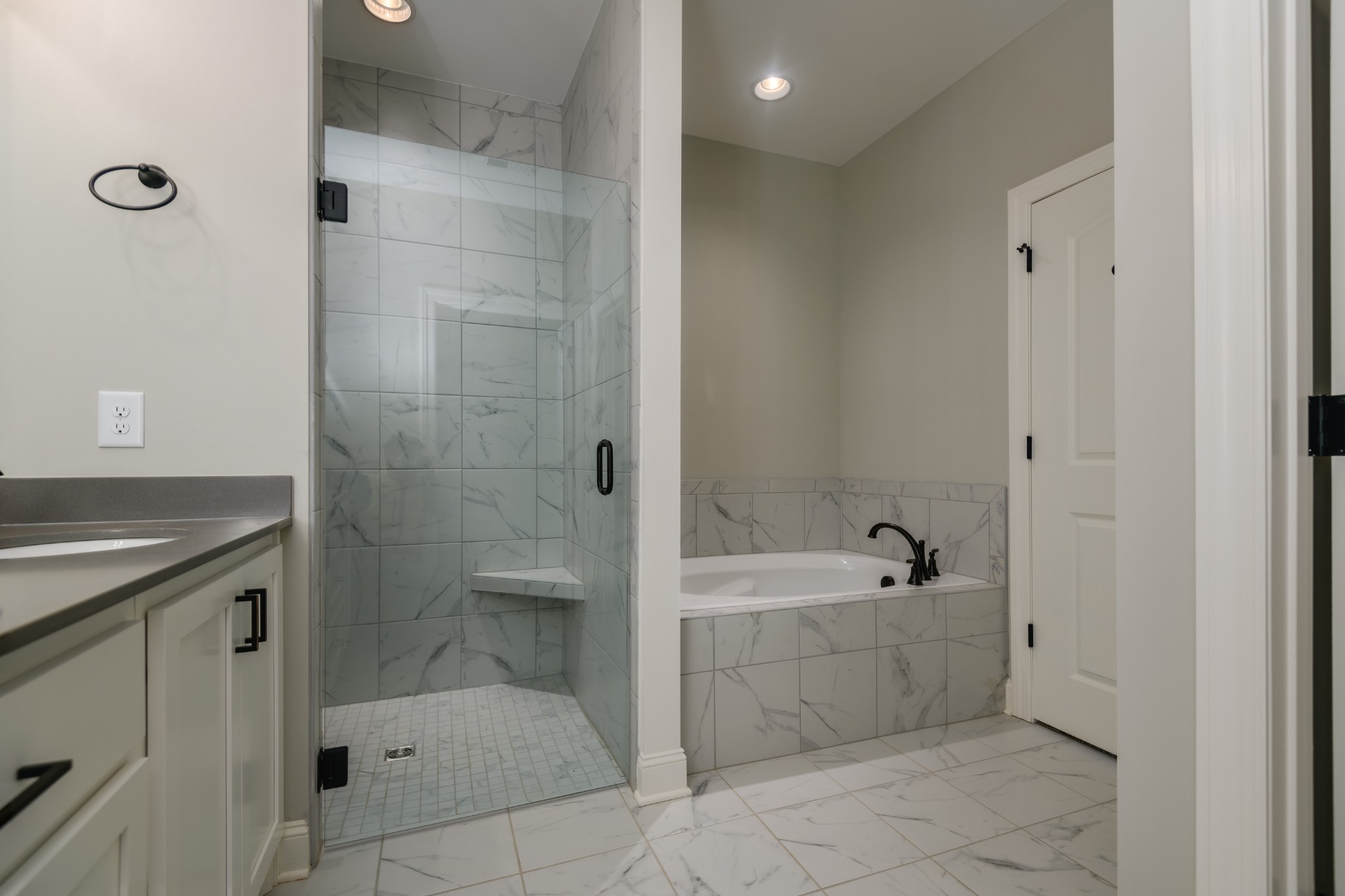 2290 Midland Road, Unit 7A Shelbyville, TN 37160 - Photo 13 of 44 a bathroom with a bathtub and a shower