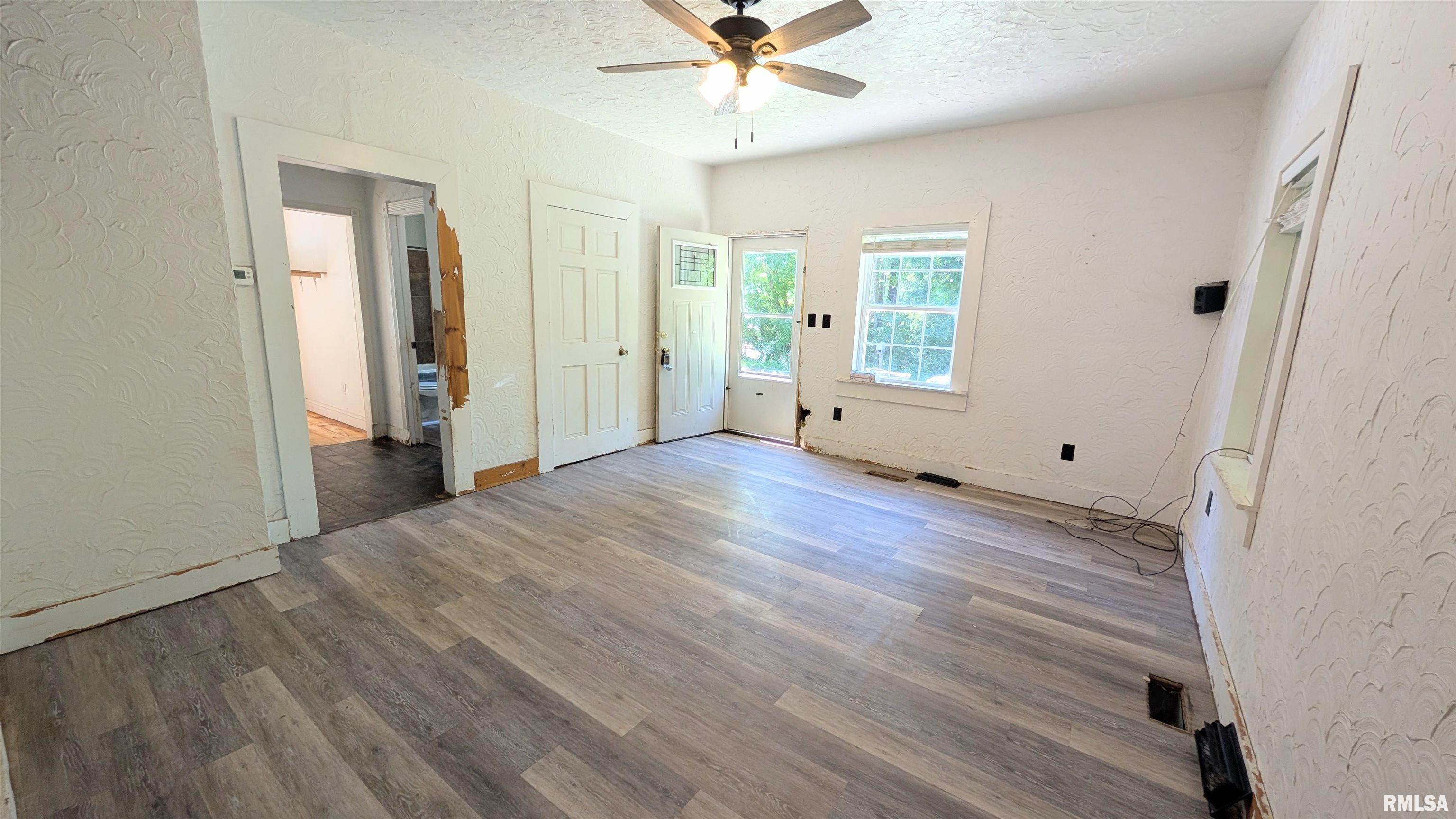 434 Wesley Road Creve Coeur, IL 61610 - Photo 4 of 25 Gallery Image 4