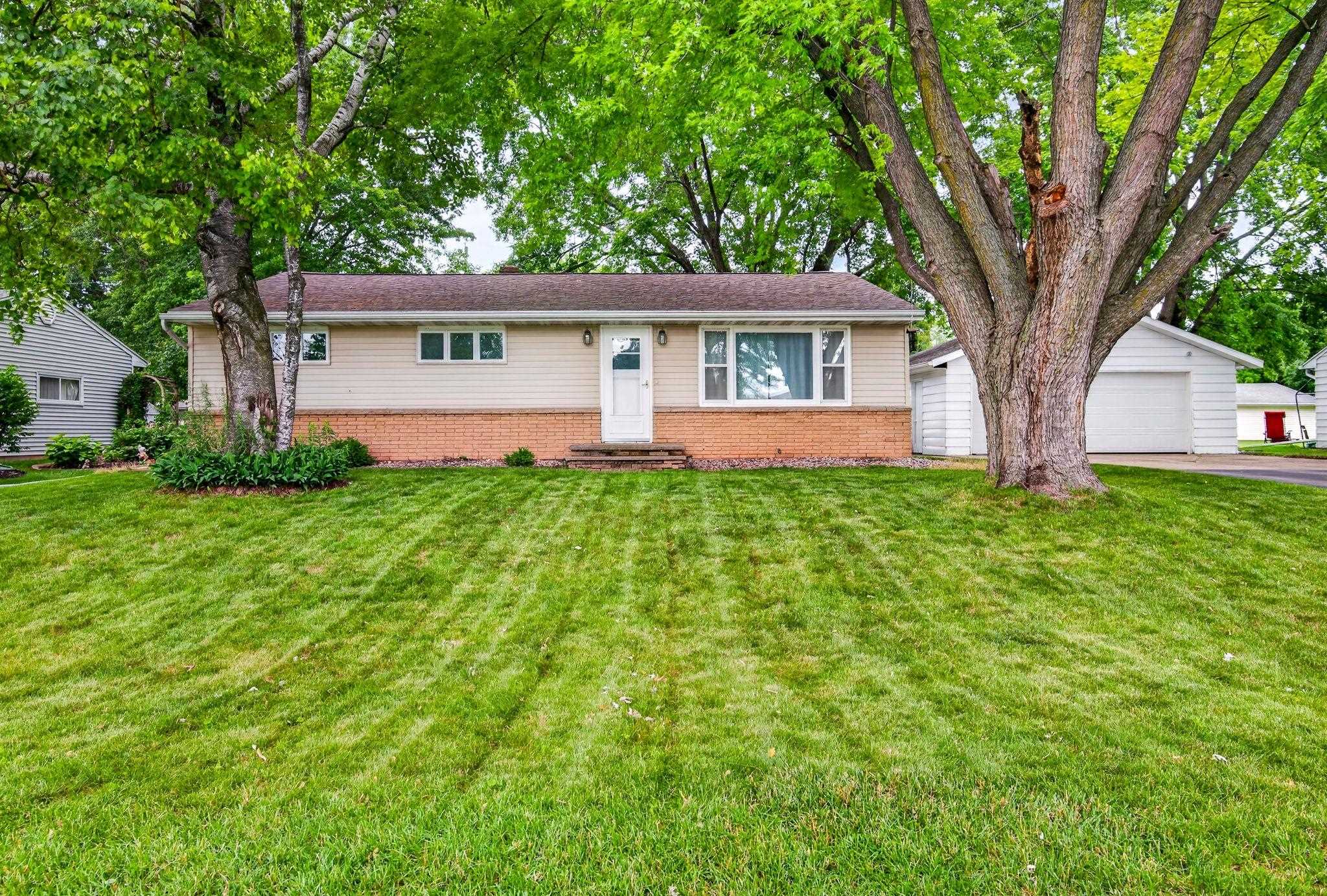 1512 North Rexford Street Appleton, WI 54914 - Photo 1 of 34