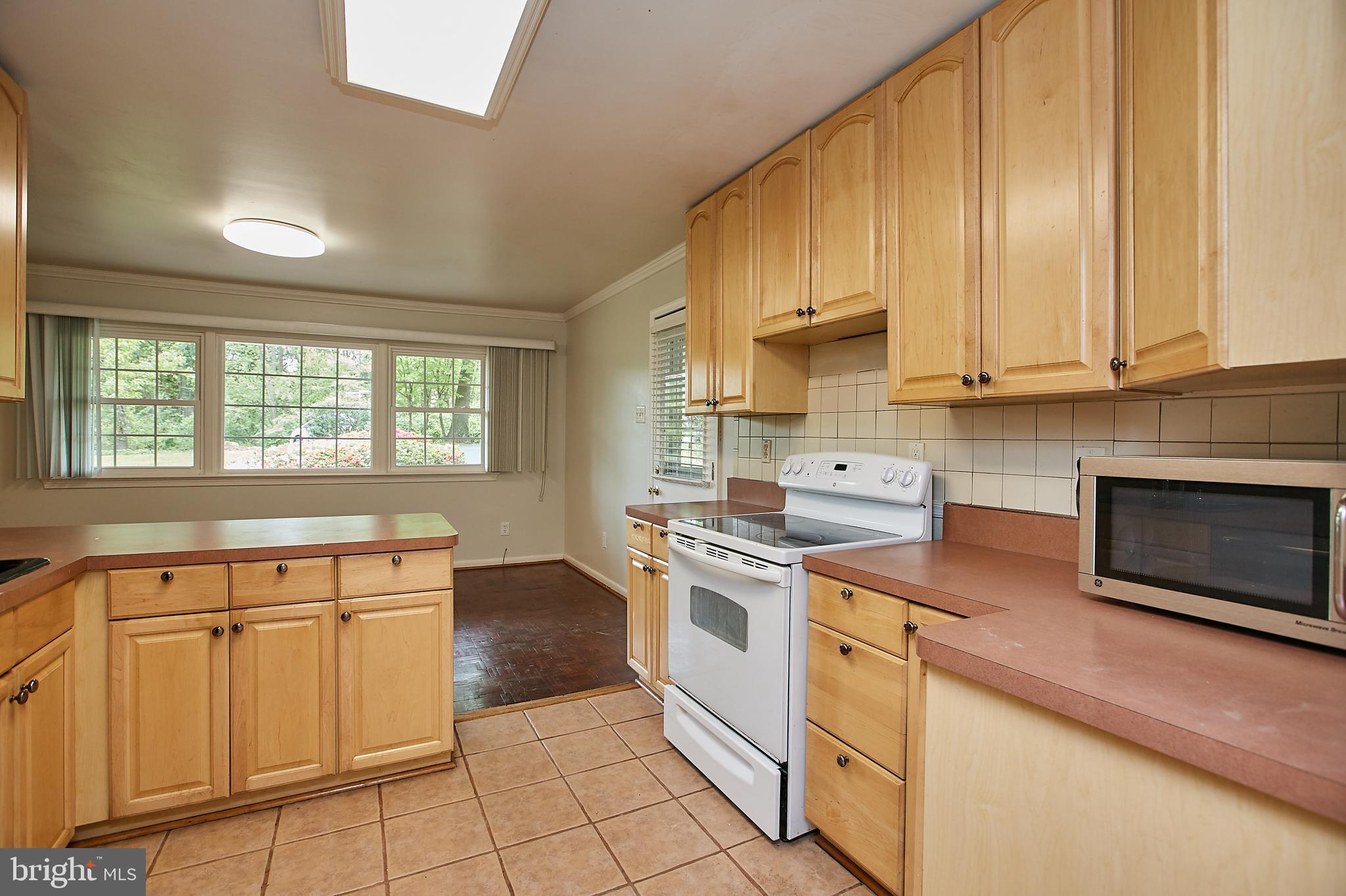 10208 Vale Road Vienna, VA 22181 - Photo 12 of 34 Gallery Image 12