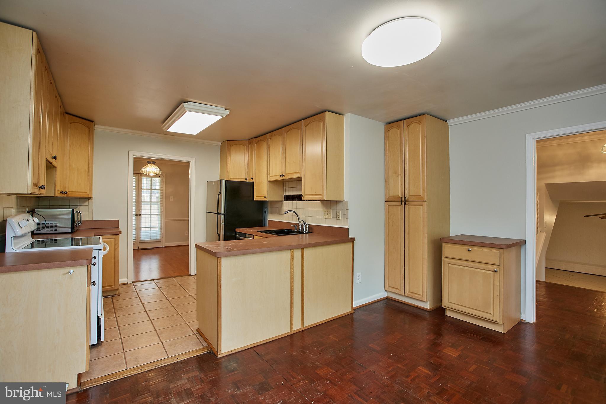 10208 Vale Road Vienna, VA 22181 - Photo 13 of 34 Gallery Image 13