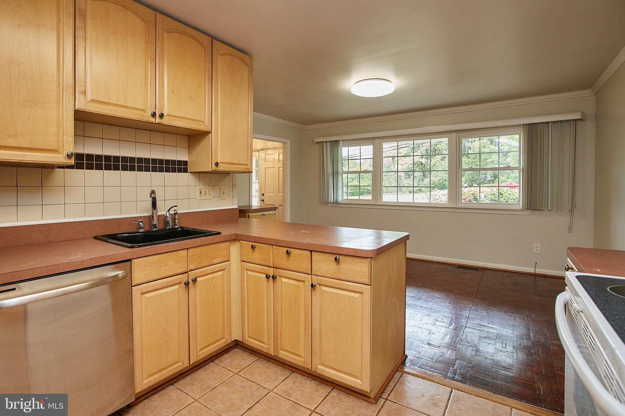 10208 Vale Road Vienna, VA 22181 - Photo 14 of 34 Gallery Image 14