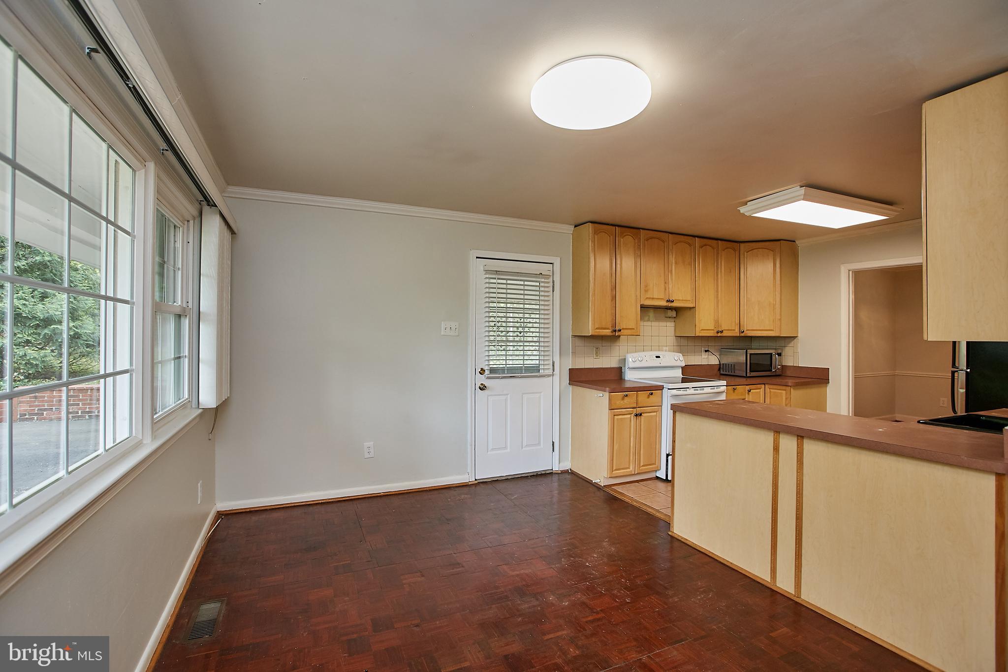 10208 Vale Road Vienna, VA 22181 - Photo 15 of 34 Gallery Image 15
