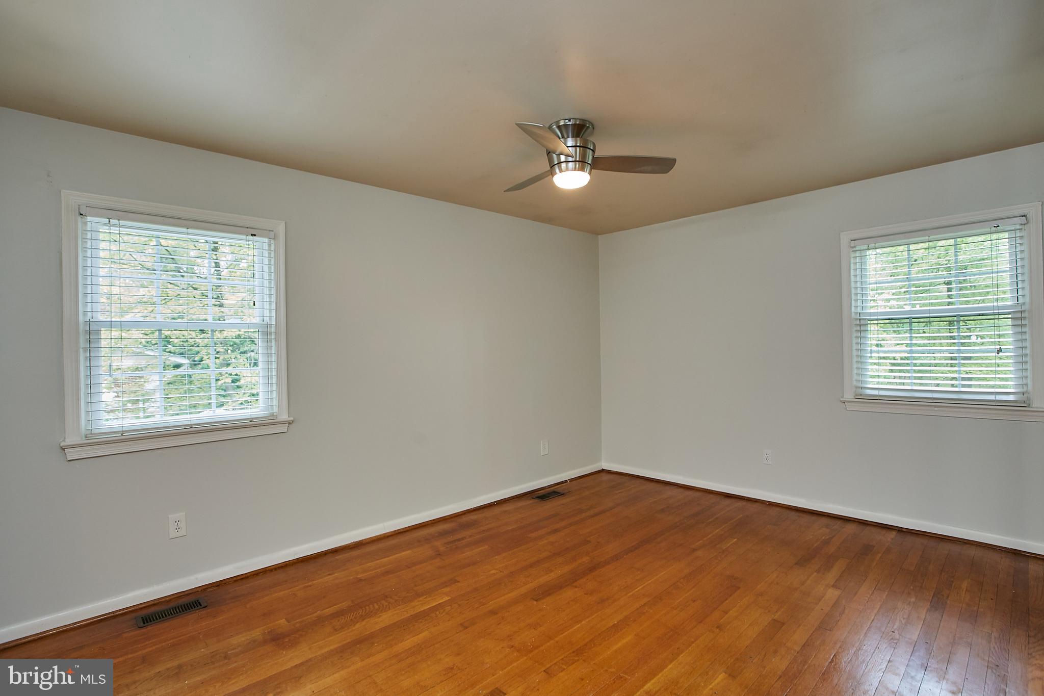 10208 Vale Road Vienna, VA 22181 - Photo 16 of 34 Gallery Image 16