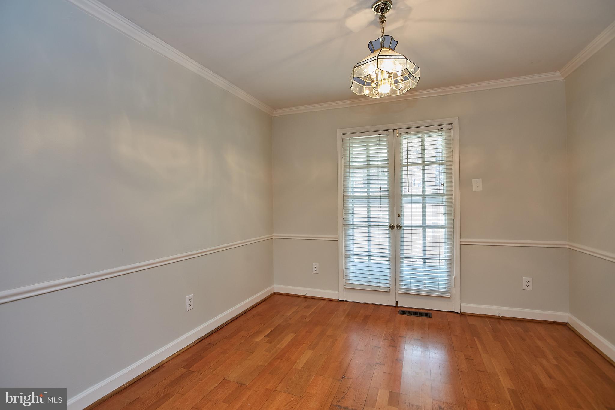 10208 Vale Road Vienna, VA 22181 - Photo 10 of 34 Gallery Image 10