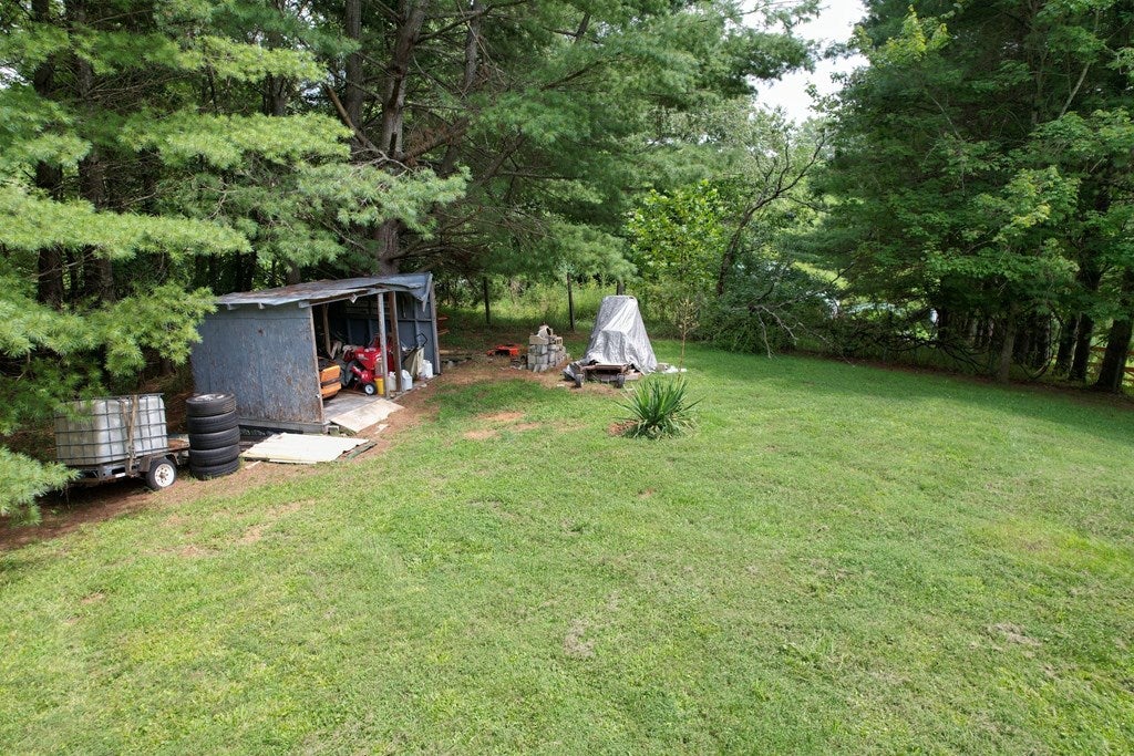 4251 Riverside Drive Independence, VA 24348 - Photo 17 of 42 Gallery Image 17