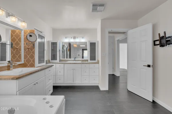 $994,900 | 1386 Loma Verde Drive, El Paso, TX 79936