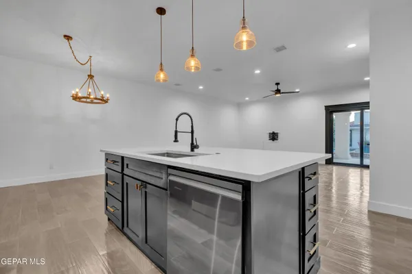 $994,900 | 1386 Loma Verde Drive, El Paso, TX 79936