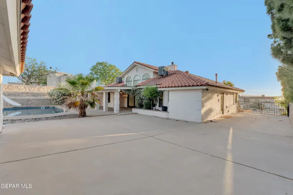 $994,900 | 1386 Loma Verde Drive, El Paso, TX 79936