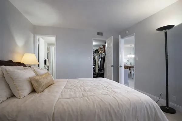 $2,000 | 4500 North Federal Highway, Unit 121C, Lighthouse Point, FL 33064