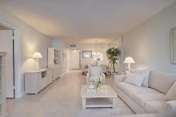 $2,000 | 4500 North Federal Highway, Unit 121C, Lighthouse Point, FL 33064