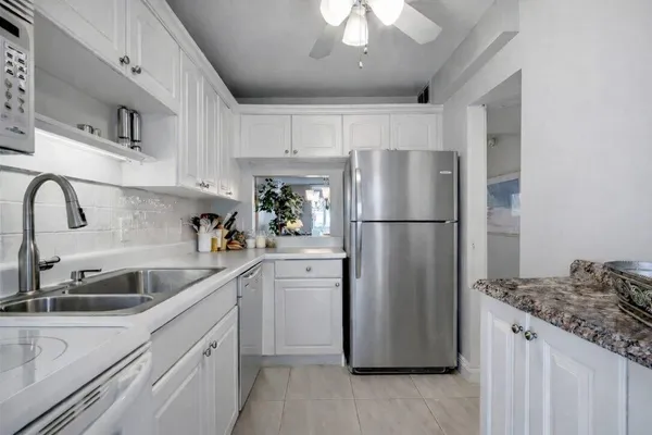 $2,000 | 4500 North Federal Highway, Unit 121C, Lighthouse Point, FL 33064