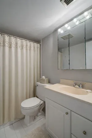 $2,000 | 4500 North Federal Highway, Unit 121C, Lighthouse Point, FL 33064
