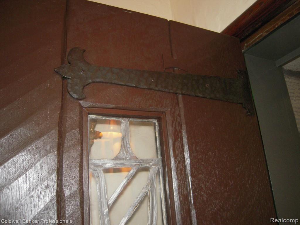 18055 Hamilton Road Highland Park, MI 48203 - Photo 40 of 40 43 Hammered metal straps.jpg