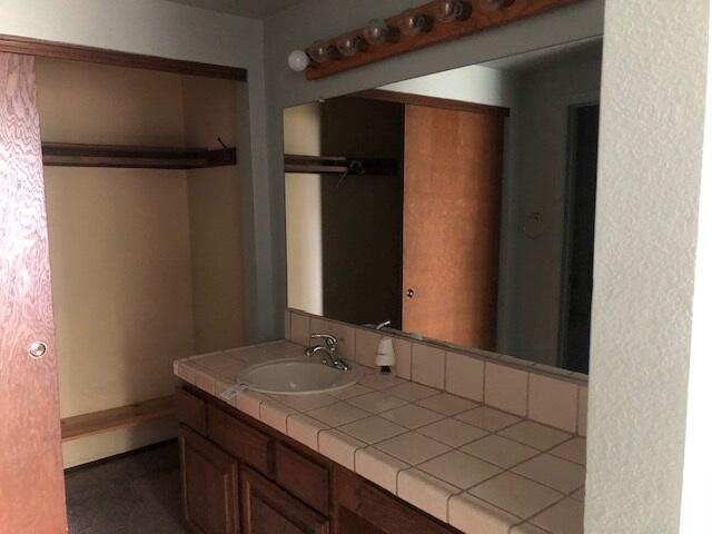 488 Ridgecrest Trail, Unit 130 Redding, CA 96003 - Photo 11 of 26 master bathroom