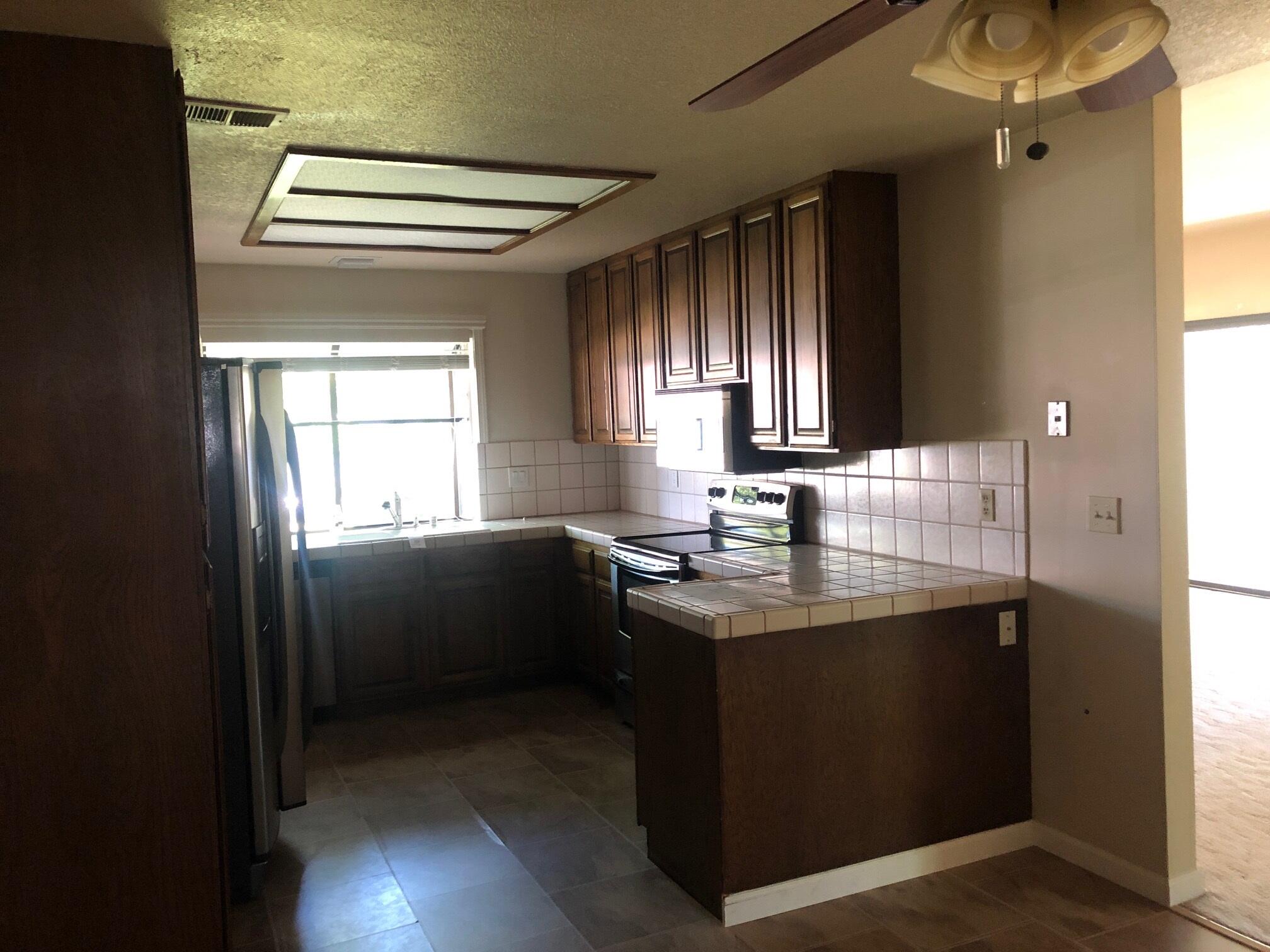 488 Ridgecrest Trail, Unit 130 Redding, CA 96003 - Photo 4 of 26 kitchen