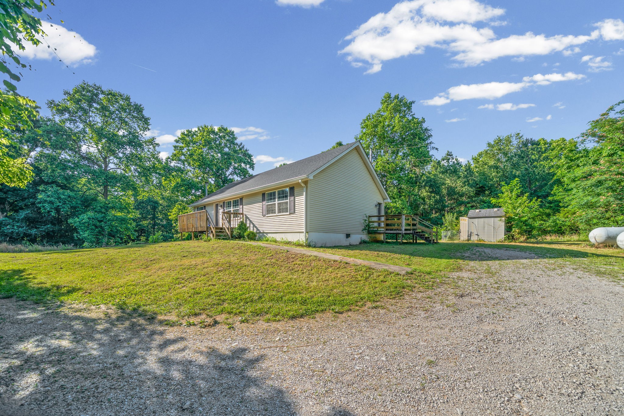 6190 Latham Road Hopkinsville, KY 42240 - Photo 2 of 34