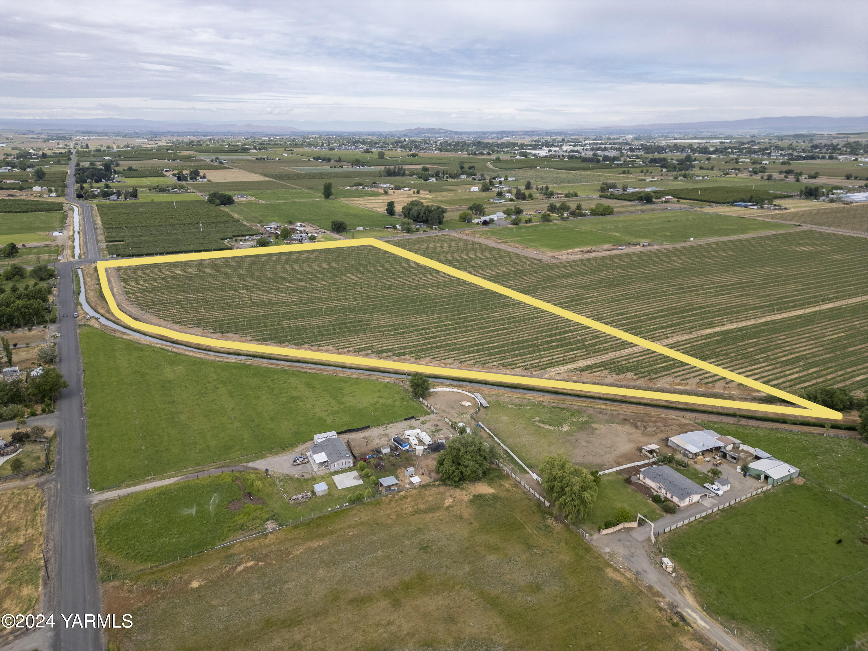Tbd Apricot Road Grandview, WA 98930 - Photo 6 of 18 a view of a tennis court
