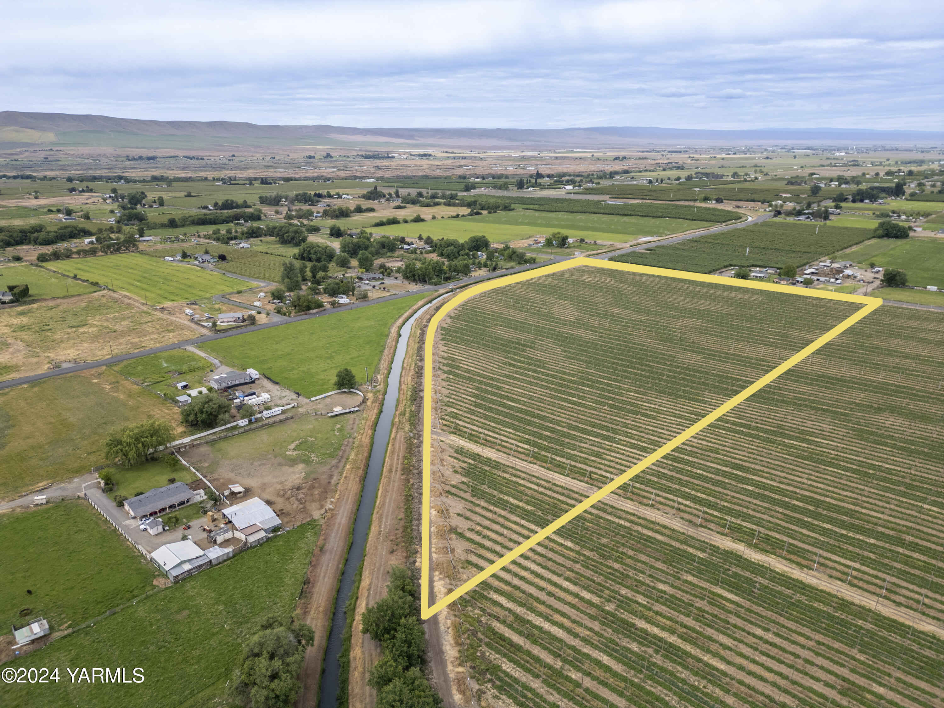 Tbd Apricot Road Grandview, WA 98930 - Photo 8 of 18 a view of a city